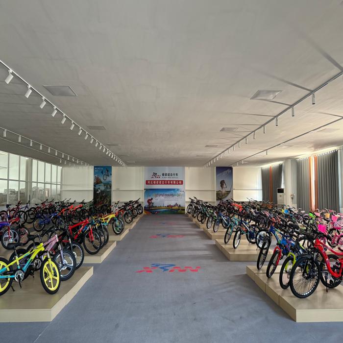 دراجة جبلية للأطفال من 8 إلى 1 - مراجعة Cycling Gear Of The Year وسعره